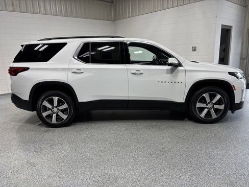 Used 2023 Chevrolet Traverse LT w/ LT Premium Package AWD/4WD image 8