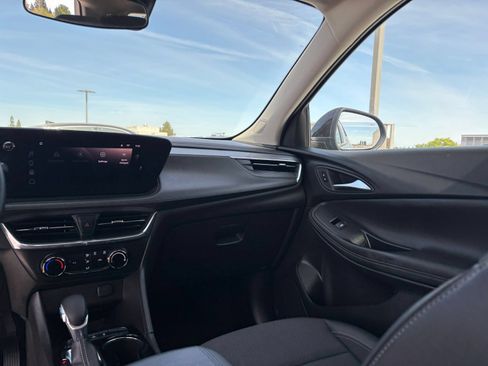 Used 2025 Buick Encore GX Preferred FWD image 34