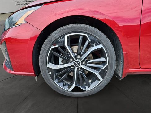 Used 2024 Nissan Altima 2.5 SR FWD image 14