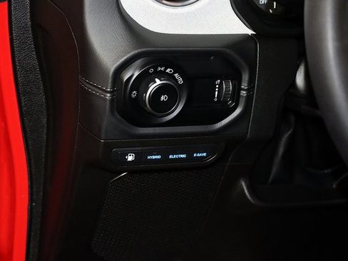 Used 2025 Jeep Wrangler Unlimited Sahara image 26