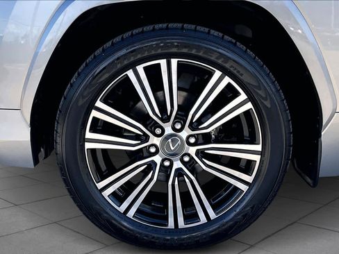 Used 2024 Lexus LX 600 4WD w/ Luxury Package image 11
