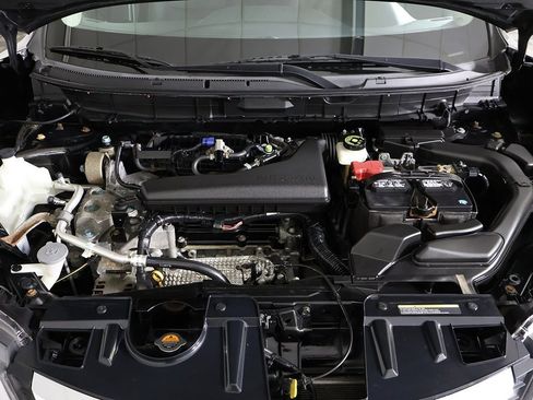 Used 2018 Nissan Rogue SV w/ Premium Package image 22