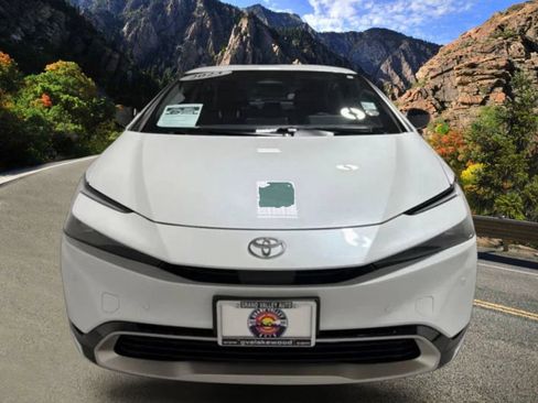 Used 2023 Toyota Prius Prime FWD image 3