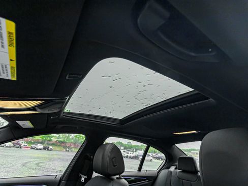 Used 2021 BMW 530i xDrive w/ M Sport Package image 15