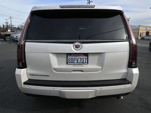 Used 2015 Cadillac Escalade Luxury image 6