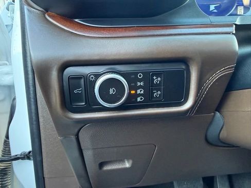 Used 2024 Ford Explorer King Ranch w/ Technology Package image 17