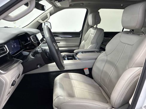 Used 2022 Jeep Wagoneer Series III w/ Premium Group I image 13