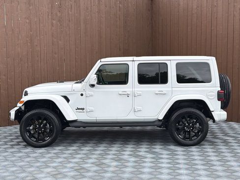 Used 2022 Jeep Wrangler Unlimited Sahara AWD/4WD image 15