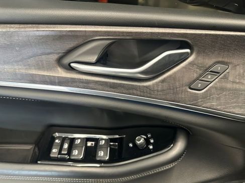 Used 2023 Jeep Grand Cherokee L Overland AWD/4WD image 28