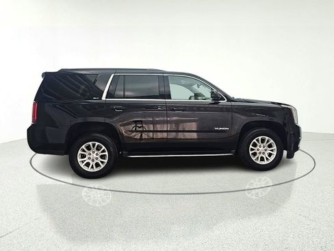 Used 2017 GMC Yukon SLT AWD/4WD image 8