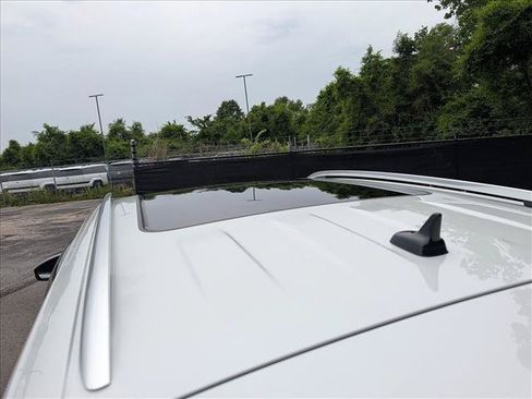 Certified 2023 Volkswagen Tiguan SE w/ Panoramic Sunroof Package FWD image 23