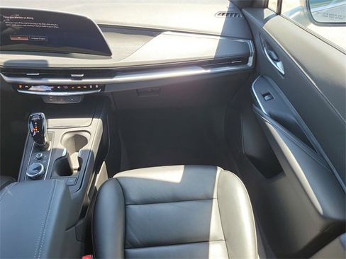 Used 2024 Cadillac XT4 Premium Luxury image 18