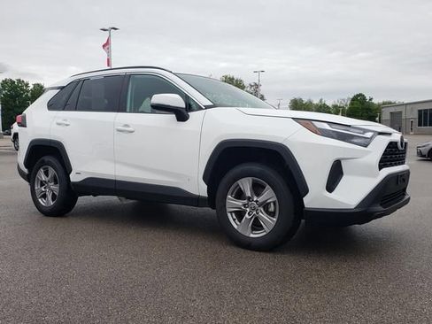 Used 2025 Toyota RAV4 XLE AWD/4WD image 3