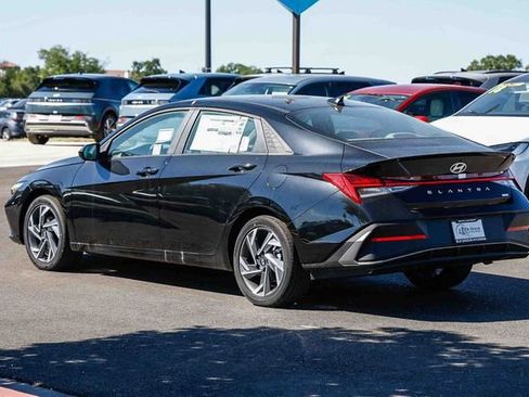 New 2025 Hyundai Elantra SEL FWD image 2