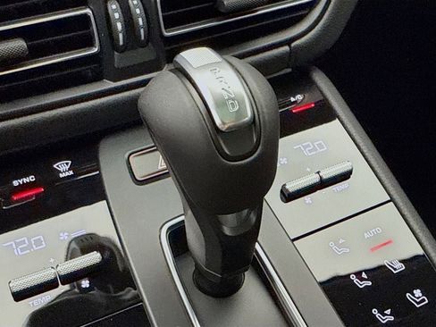 New 2026 Porsche Macan image 21