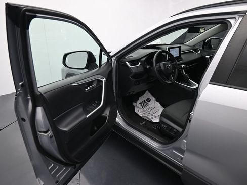 Used 2023 Toyota RAV4 XLE AWD/4WD image 17