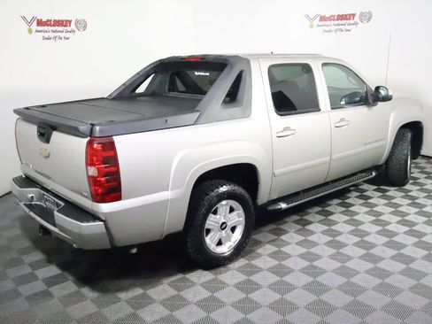 Used 2009 Chevrolet Avalanche LT w/ Luxury Package AWD/4WD image 4