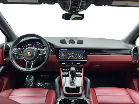 Used 2022 Porsche Cayenne image 19