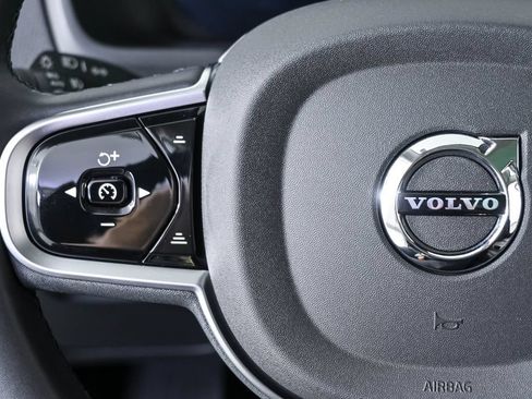 Certified 2025 Volvo XC90 B5 Core w/ Protection Package Premier AWD/4WD image 11