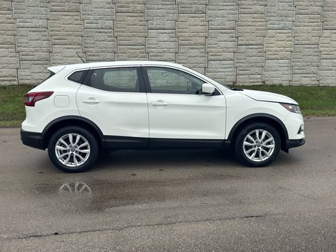 Used 2021 Nissan Rogue Sport S image 2