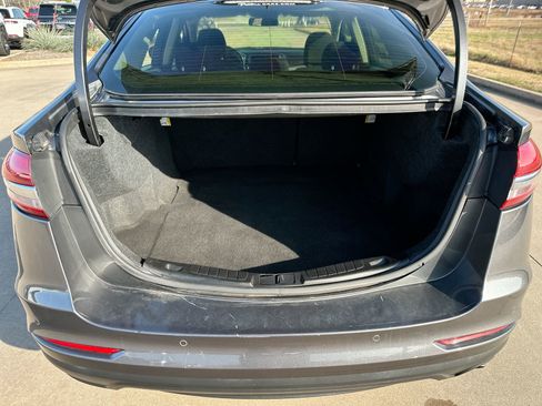 Used 2020 Ford Fusion SE image 22