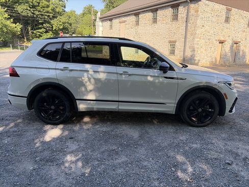 Used 2023 Volkswagen Tiguan SE R-Line AWD/4WD image 4