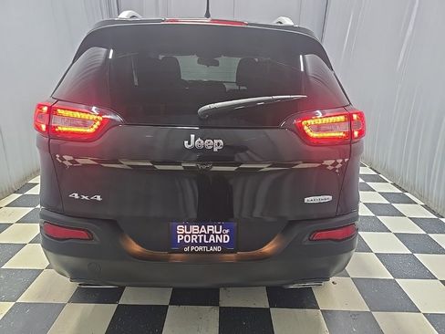 Used 2016 Jeep Cherokee Latitude w/ Cold Weather Group image 10