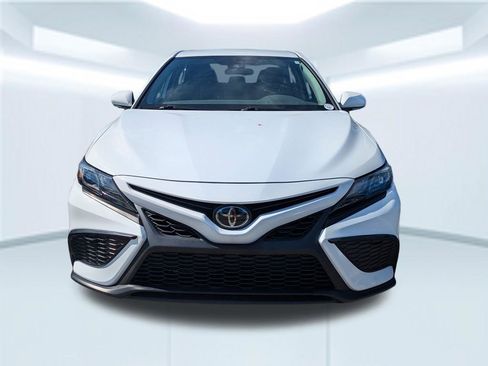 Used 2023 Toyota Camry SE image 2