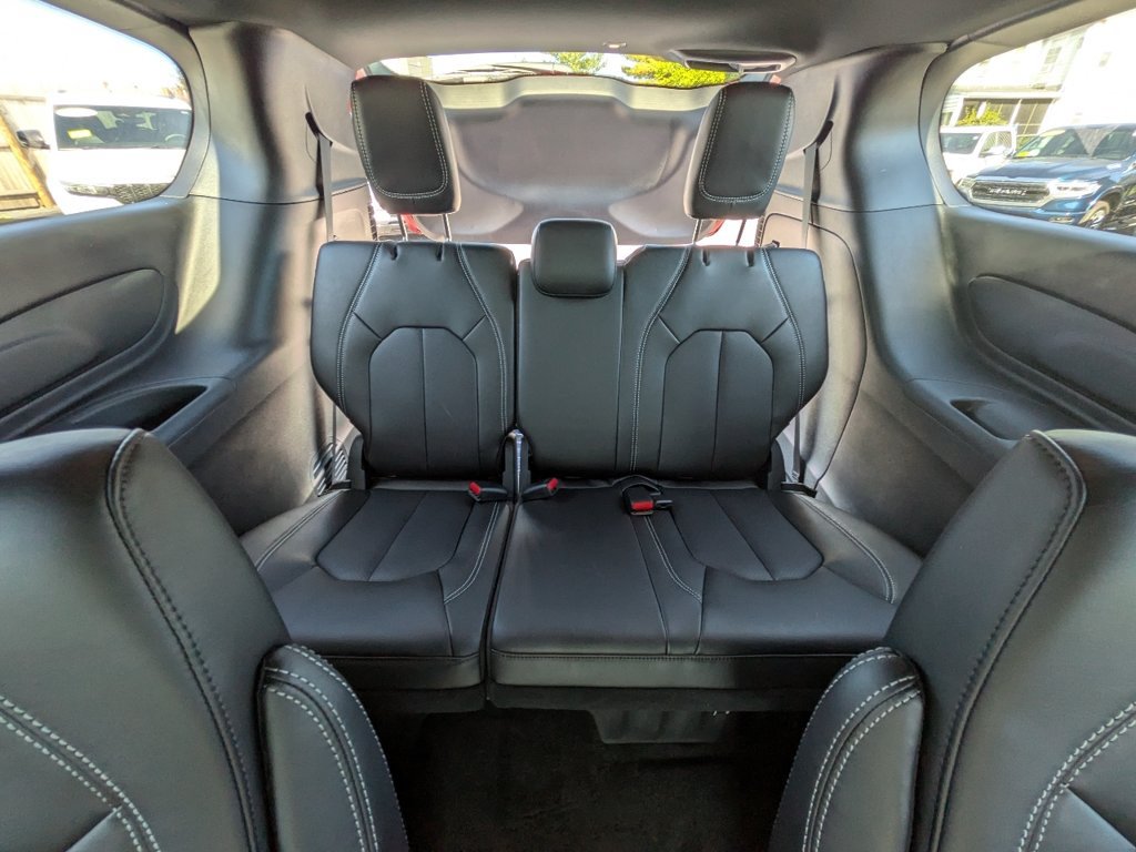 New 2027 Chrysler Pacifica Select AWD/4WD image 15
