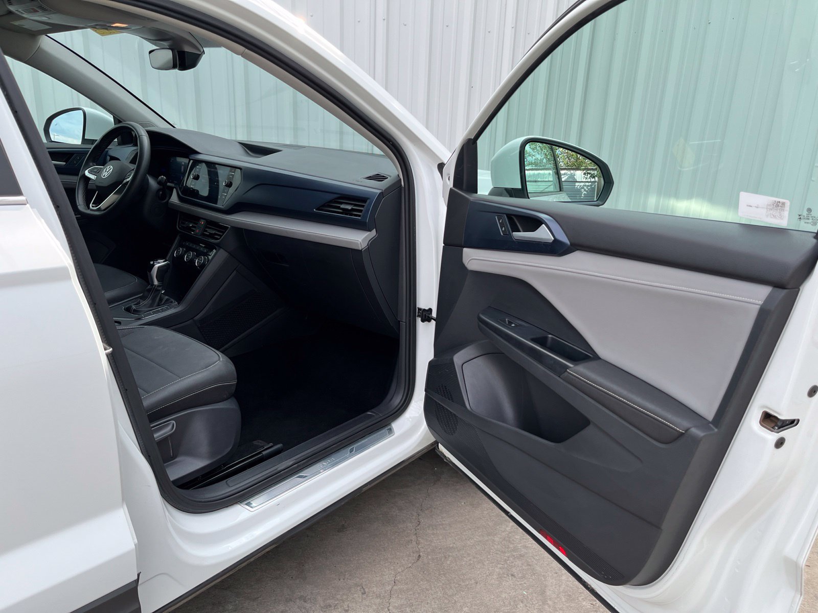 Used 2024 Volkswagen Taos SE FWD image 16