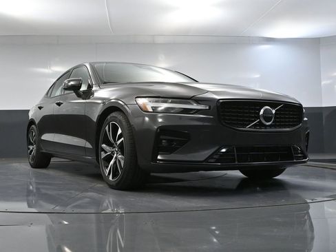 Used 2024 Volvo S60 B5 Core FWD image 53
