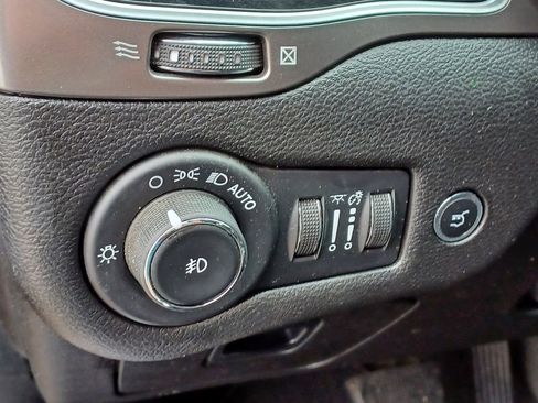 Used 2020 Jeep Cherokee Limited image 14