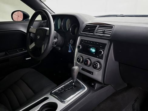 Used 2010 Dodge Challenger SE image 23