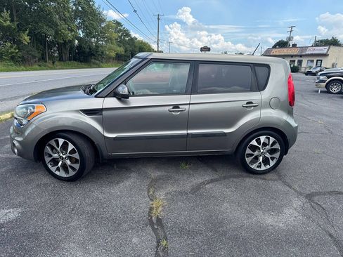 Used 2013 Kia Soul ! FWD image 3