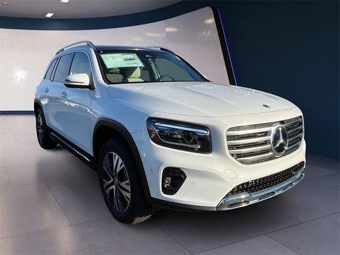 New 2026 Mercedes-Benz GLB 250 4MATIC image 4