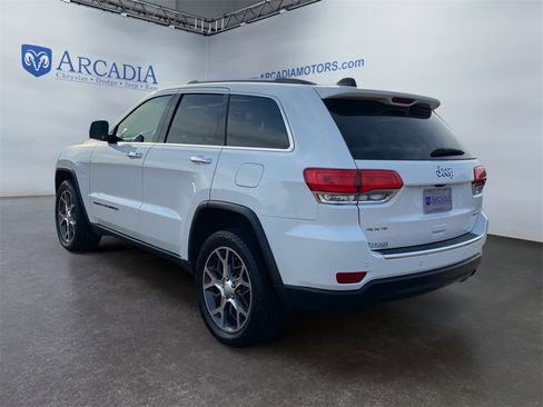 Used 2019 Jeep Grand Cherokee Limited w/ Luxury Group II image 3
