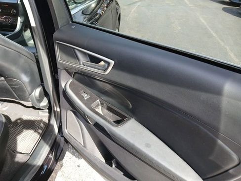 Used 2020 Ford Edge SEL image 16