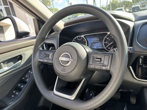 Used 2023 Nissan Rogue SV image 55