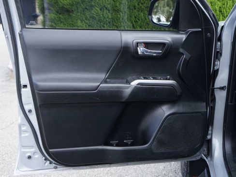 Used 2021 Toyota Tacoma TRD Sport image 15