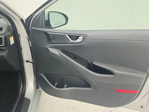 Used 2018 Hyundai Ioniq Blue image 30