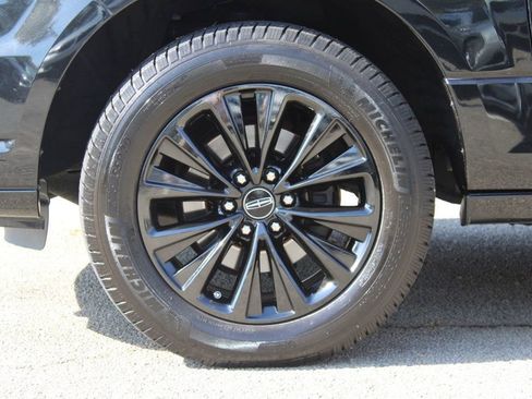 Used 2015 Lincoln Navigator 2WD image 40