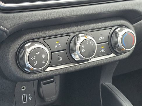 Used 2025 Nissan Versa S w/ Trunk Package image 25