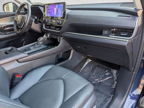Used 2025 Toyota Grand Highlander FWD image 22