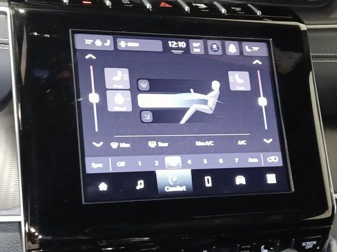 Used 2025 Jeep Grand Cherokee Altitude image 24