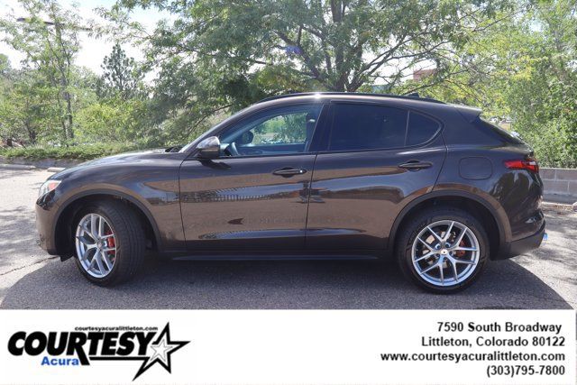 Used 2018 Alfa Romeo Stelvio Sport w/ Quick Order Package 22J Sport AWD/4WD image 3