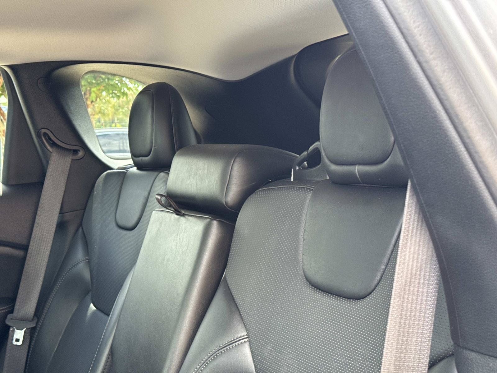 Used 2020 Jeep Cherokee Limited FWD image 18