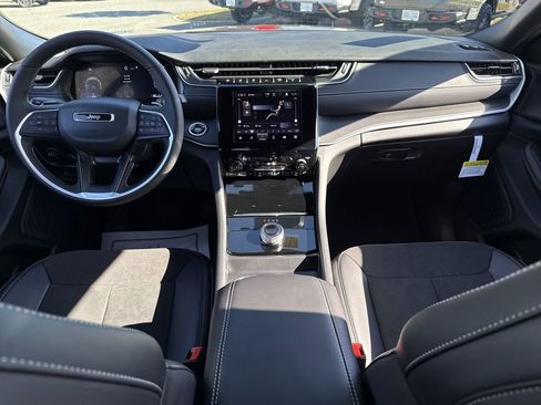 New 2025 Jeep Grand Cherokee Altitude AWD/4WD image 26