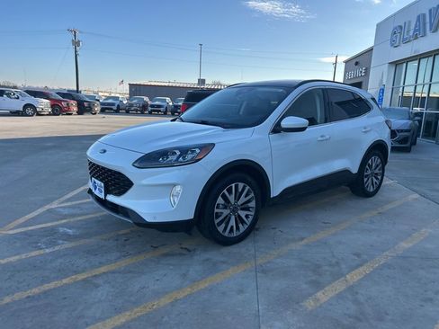 Used 2022 Ford Escape Titanium w/ Class II Trailer Tow Package image 7