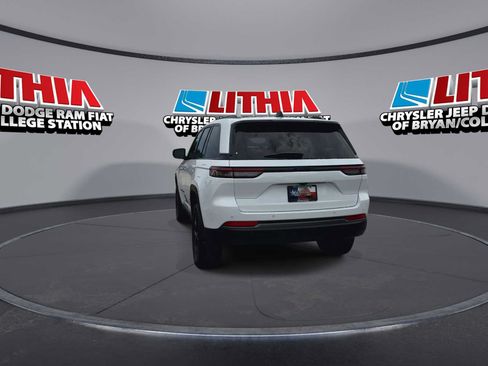 New 2026 Jeep Grand Cherokee Altitude RWD image 7