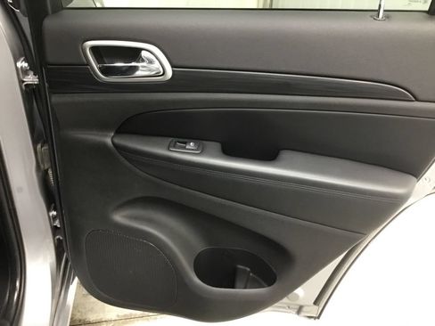 Used 2020 Jeep Grand Cherokee Altitude AWD/4WD image 40